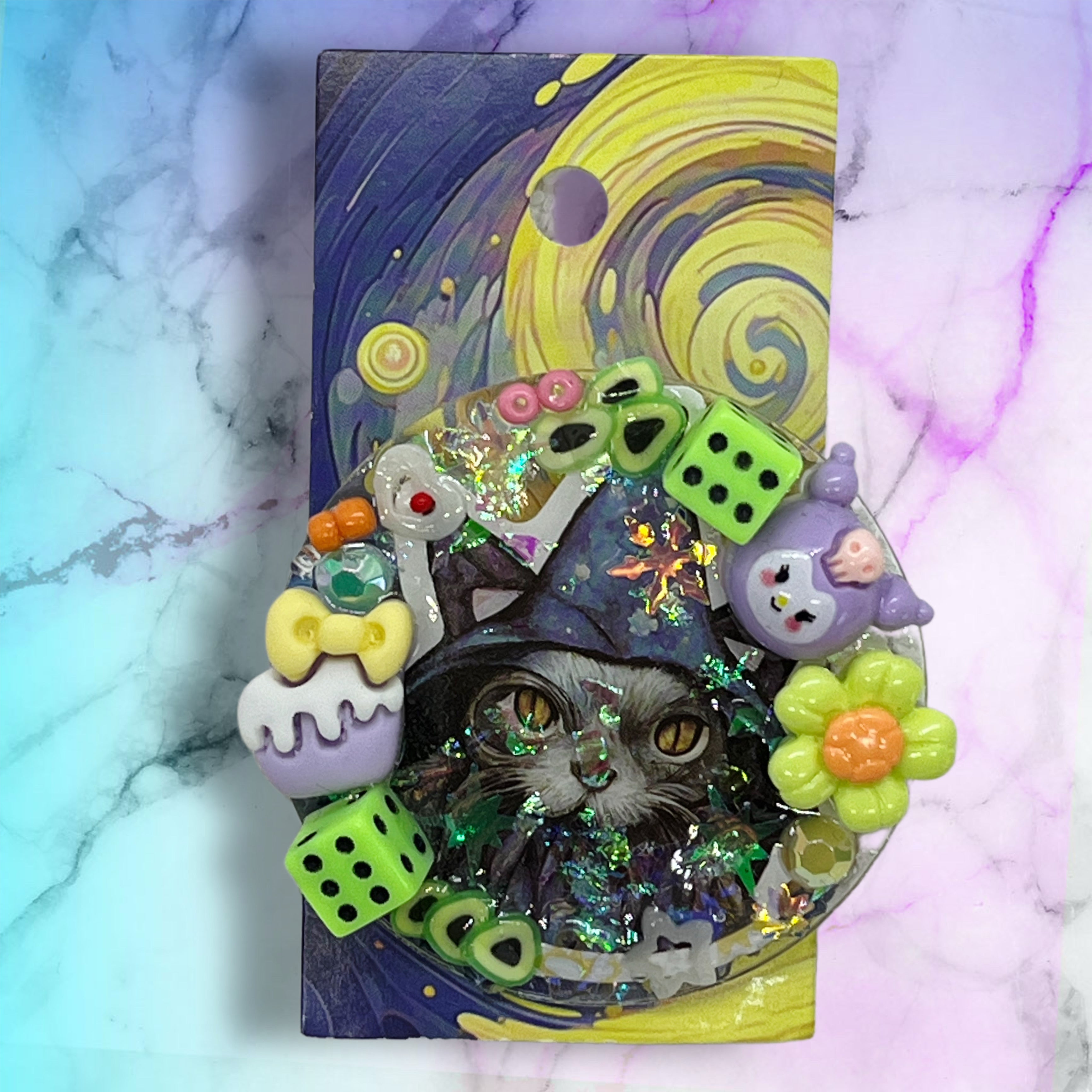 no:803 Resin pin брошка, Made by Djongi
