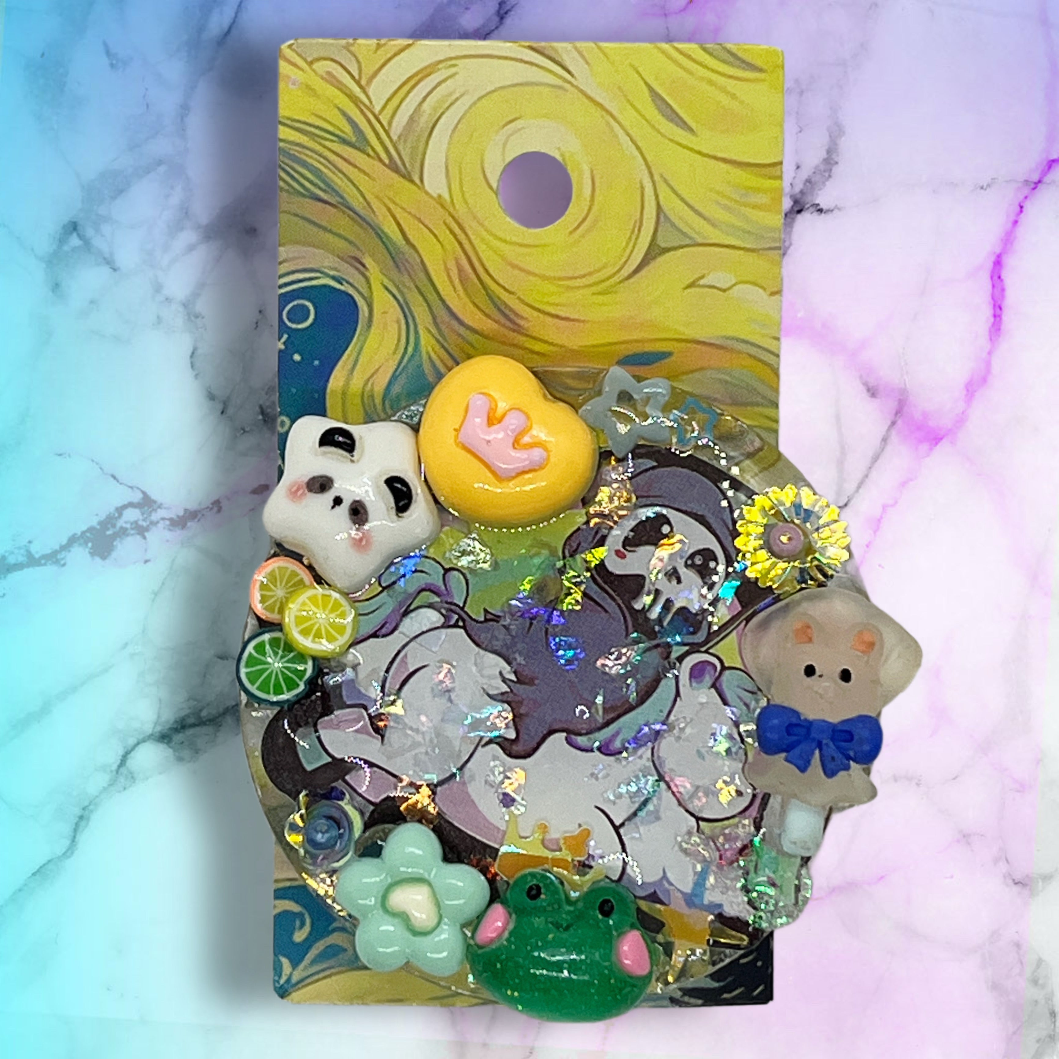 no:813 Resin pin брошка, Made by Djongi