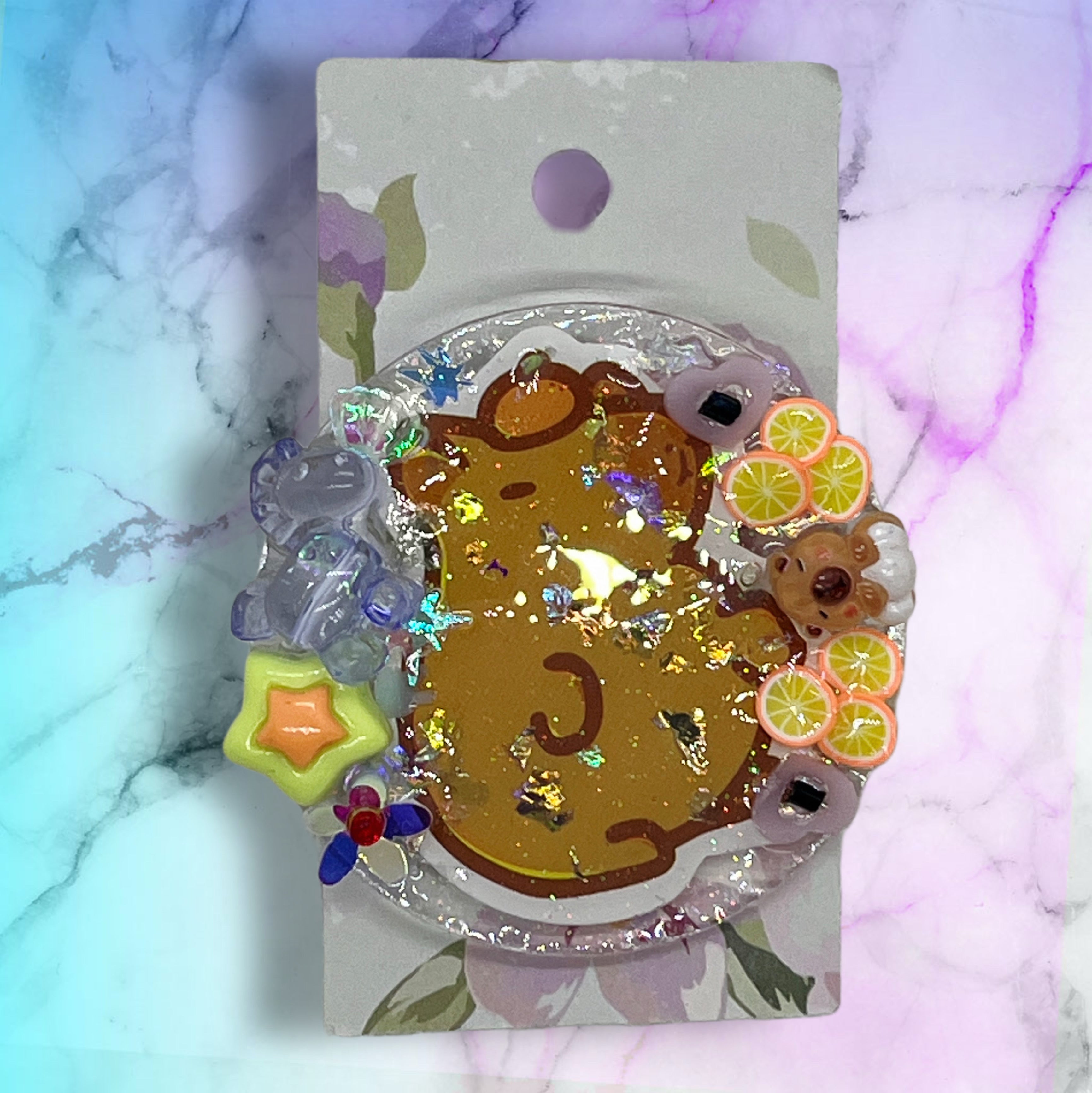 no:815 Resin pin брошка, Made by Djongi