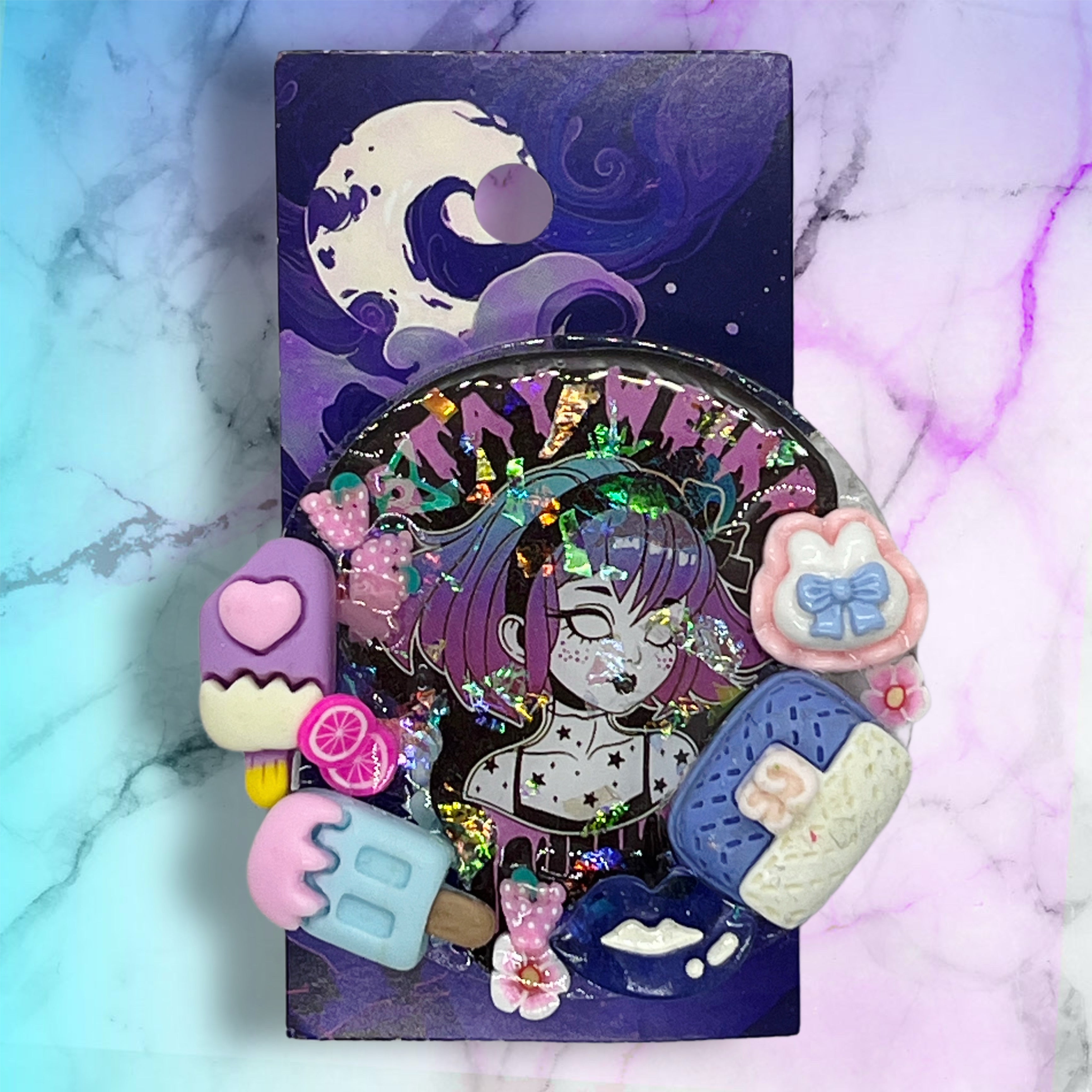 no:821 Resin pin брошка, Made by Djongi
