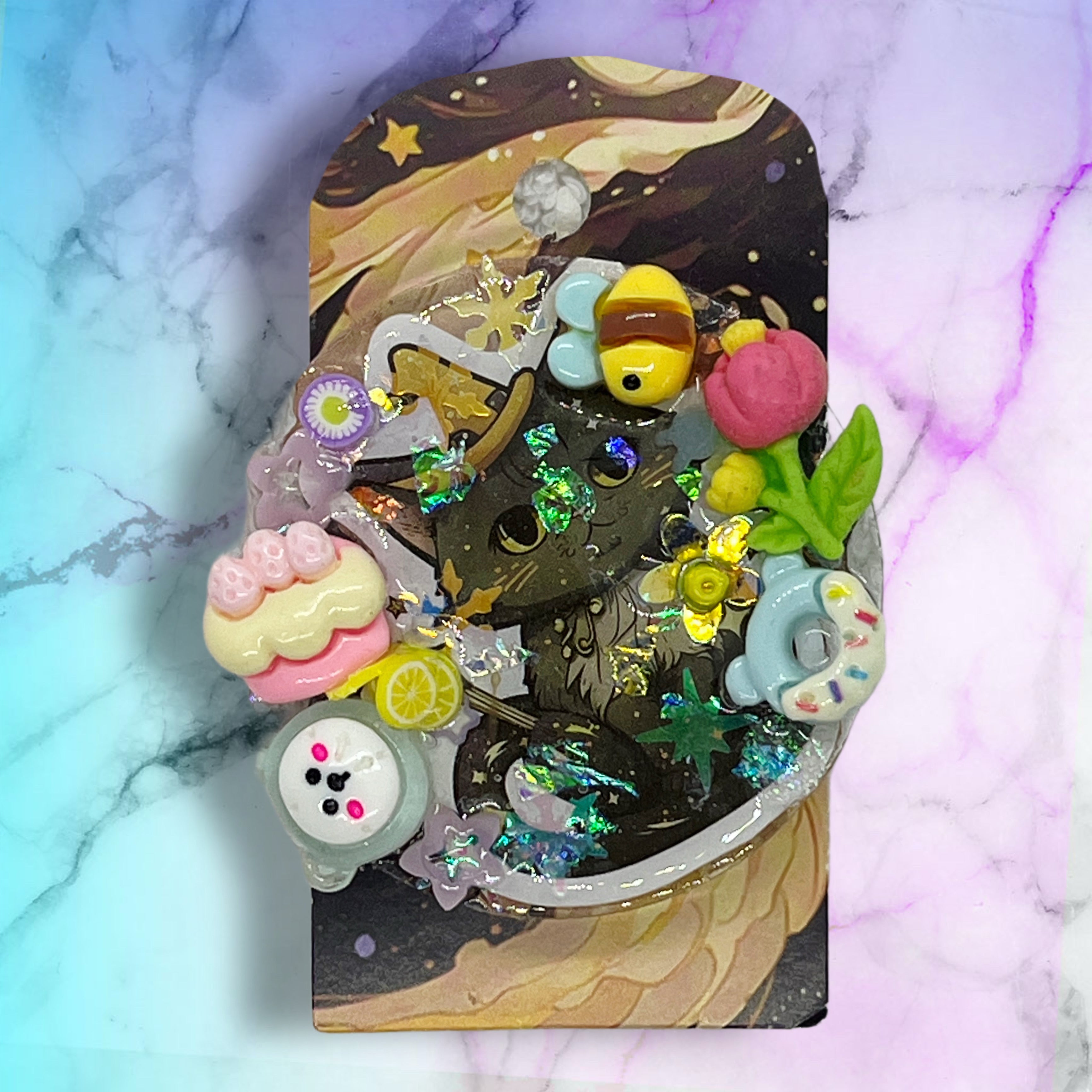 no:823 Resin pin брошка, Made by Djongi