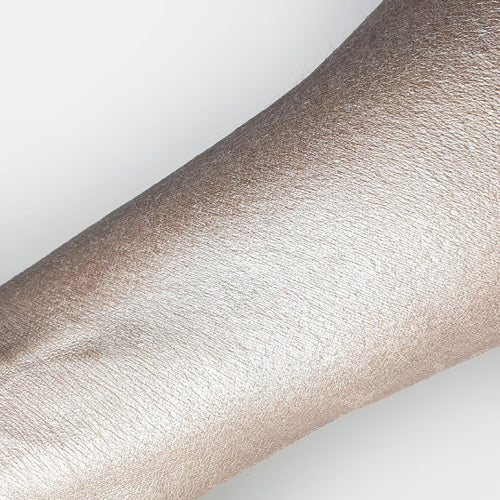 no:704 Water Make-up Pearl, Grimas